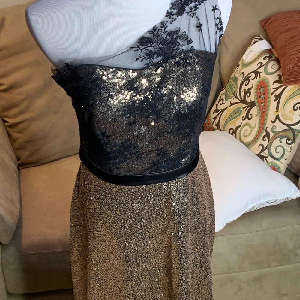 Prom or Wedding special occasion gown size 8 EUC May need a hem at the bottom